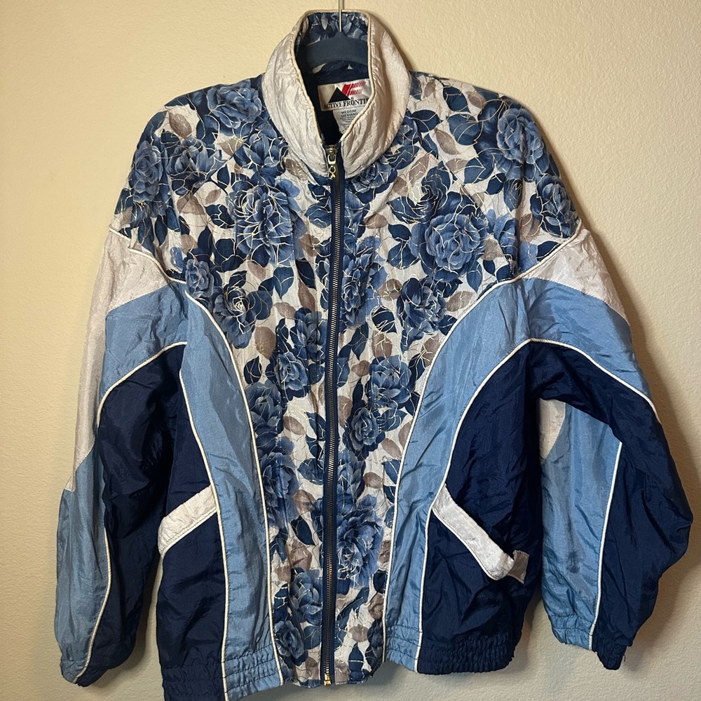 80s or 90s windbreaker jacket with blue roses sz medium
